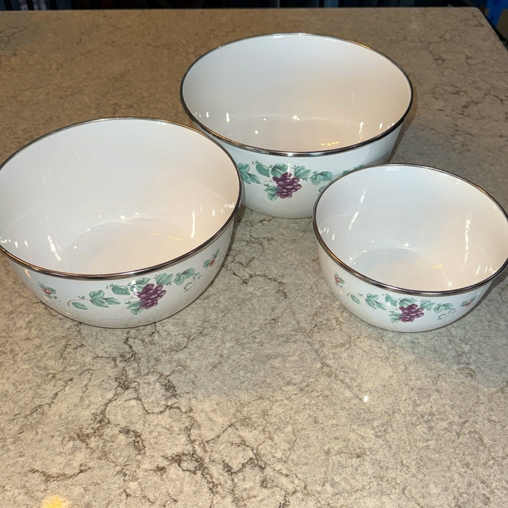 Vintage Enamelware Nested Metal Mixing Bowl Set of 3 Cottagecore Grapes Vines